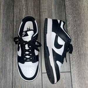 WMNS NIKE LOW PANDA DUNKS